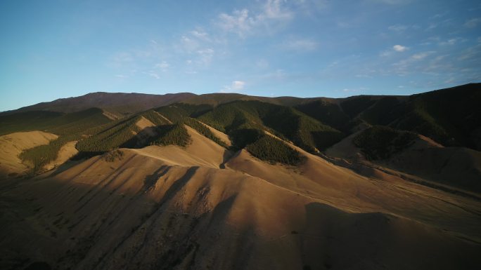 天山山脉温带干旱河谷日落