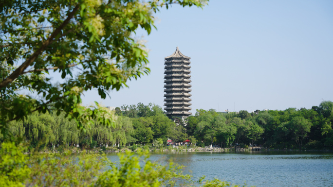 北京大学 未名湖 博雅塔