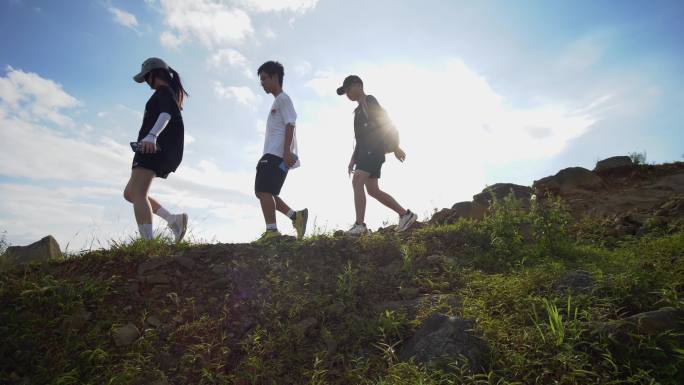 团队登山徒步