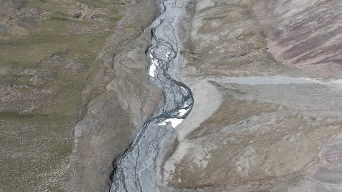 天山冰川融雪河流