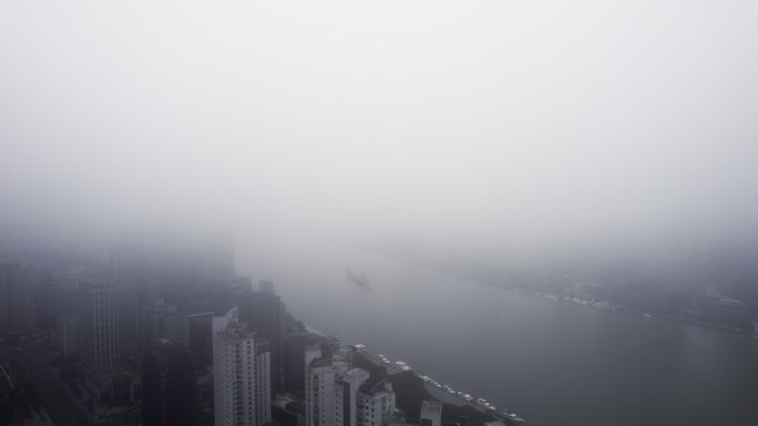 上海黄浦江货船水运大雾航拍长镜头