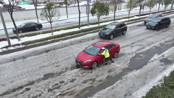 冰雪灾害道路救援航拍素材
