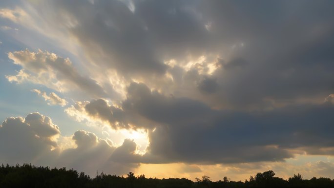 4K-阳光穿过云层暖色-丁达尔-耶稣光