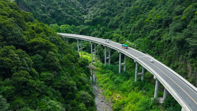 山区盘山公路高架桥