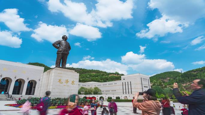 延安革命纪念馆伟人雕像 游客延时