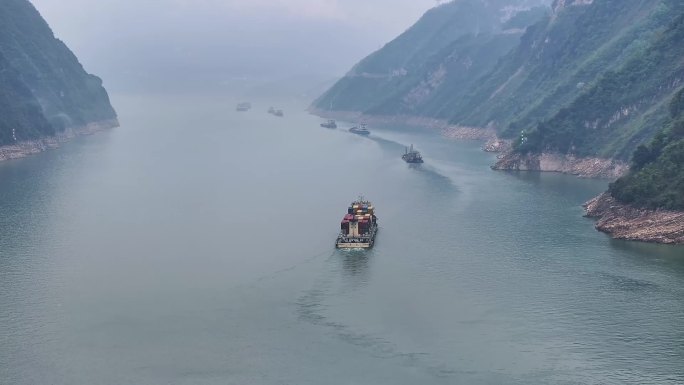 烟雨三峡别样美