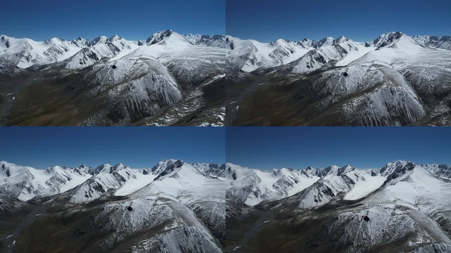 天山喀尔里克大规模冰川雪山