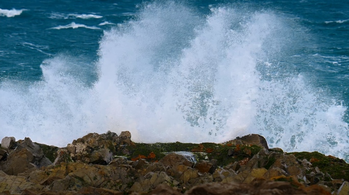 海浪礁石大海