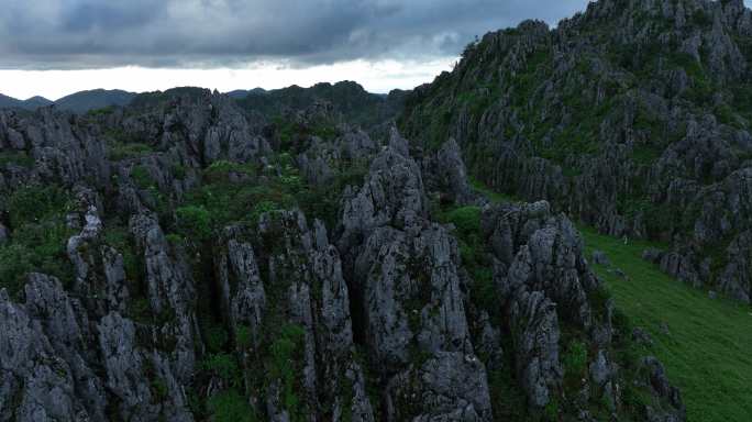 黑石城怪石嶙峋大黑山