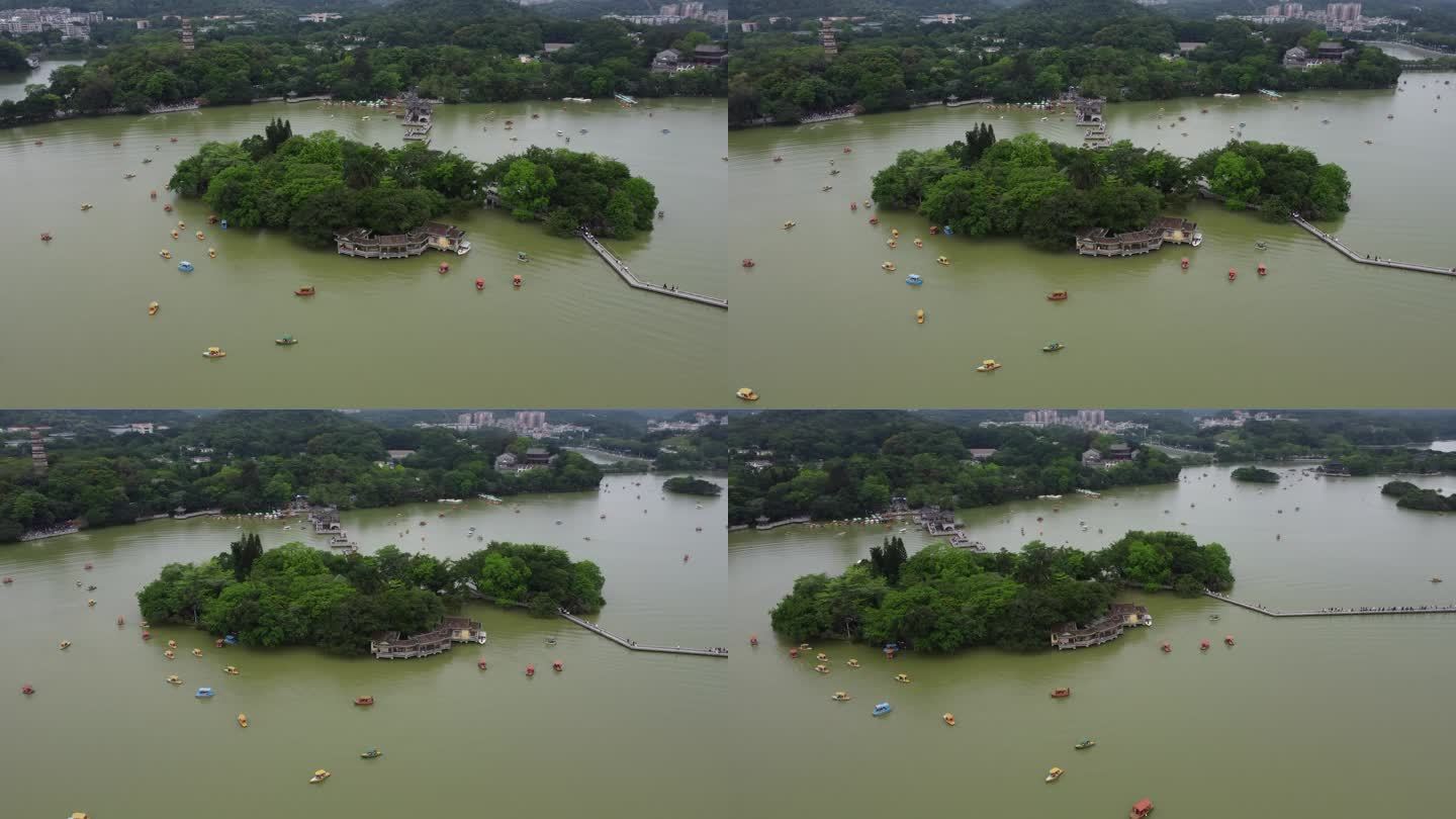 广东惠州：五一黄金周期间西湖湖上游船众多