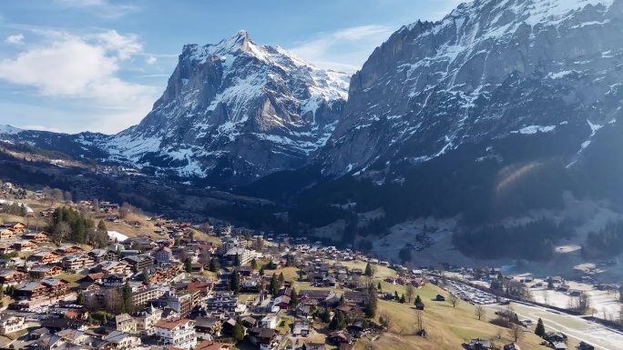 4K正版-航拍阳光下的瑞士格林德瓦雪山D