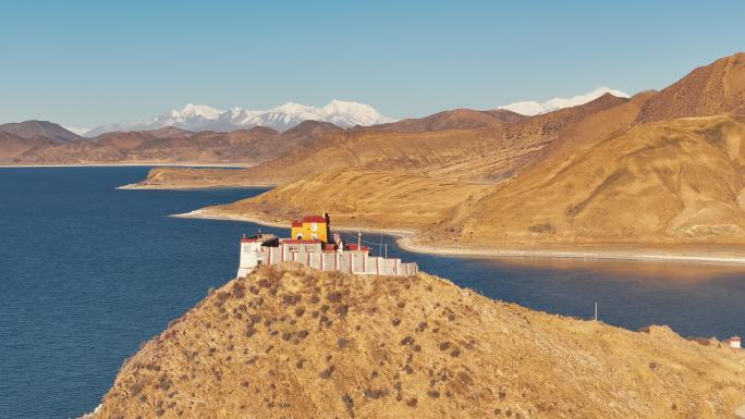 西藏羊卓雍错日托寺日出大气航拍风景