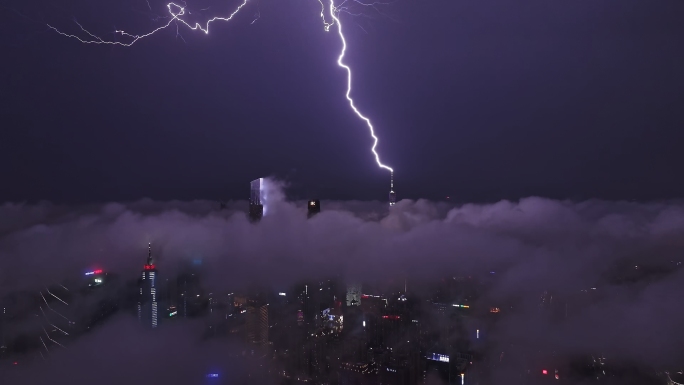 航拍城市闪电雷鸣4K