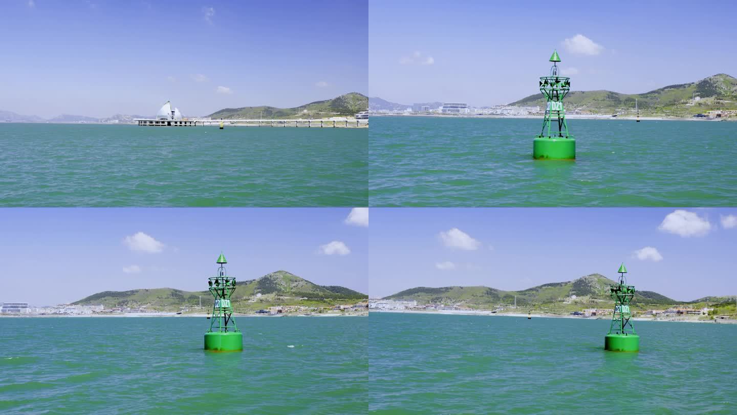 港口浮标与灯塔