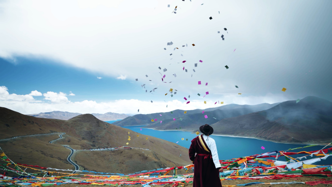 藏民在羊卓雍措撒隆达祈福2