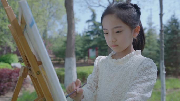 小女孩画画 小学生绘画