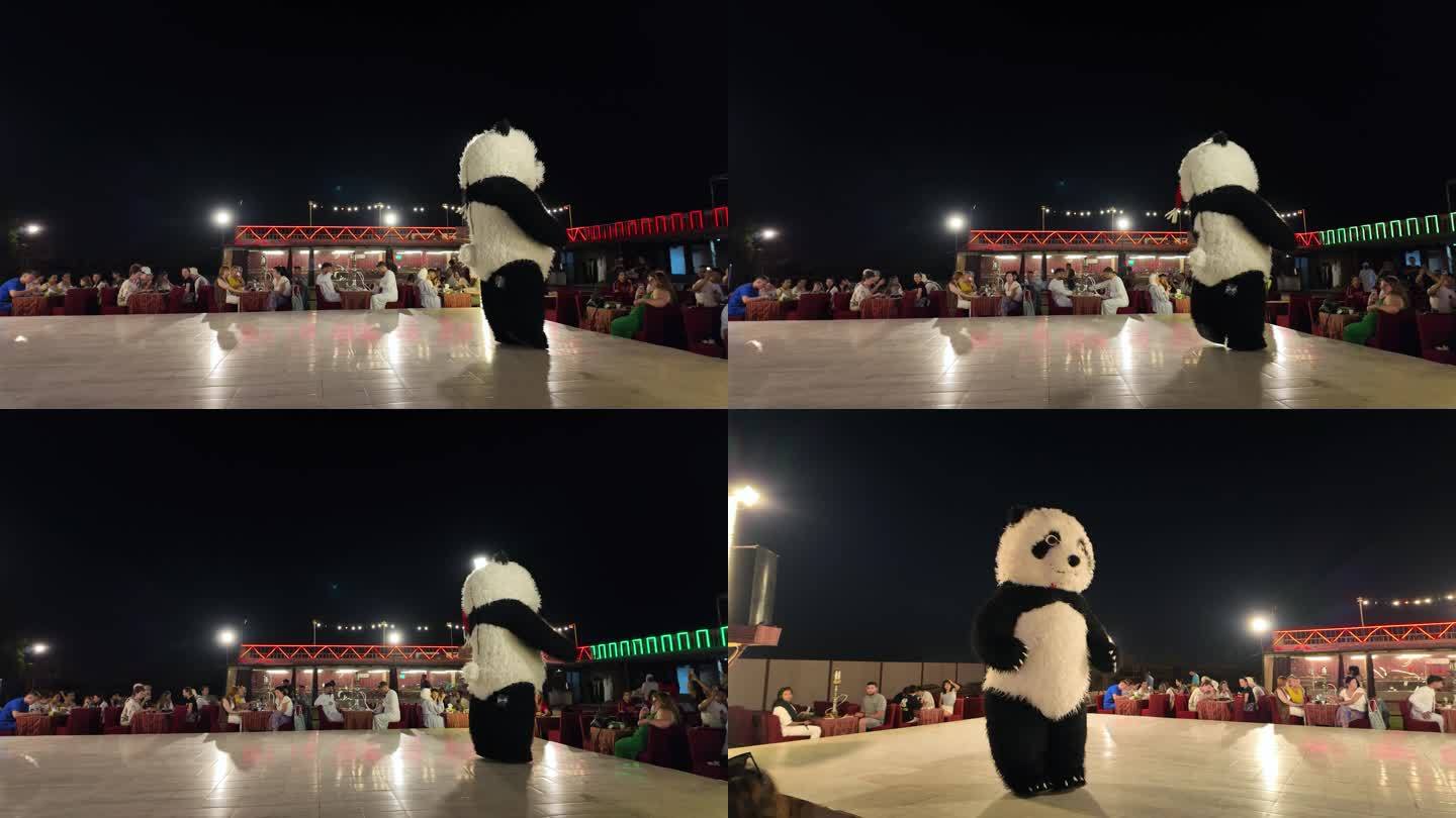 迪拜沙迦沙漠营地功夫熊猫表演