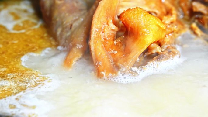 中餐家常菜烹饪铁锅炖鸡鸡汤热气美食