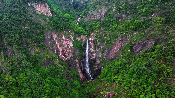 庐山秀峰瀑布夏季水量充沛航拍