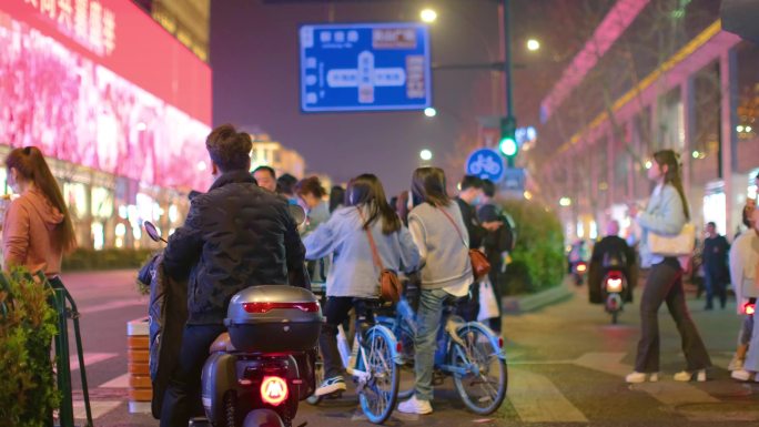杭州城市夜晚行人人群夜景人流视频素材