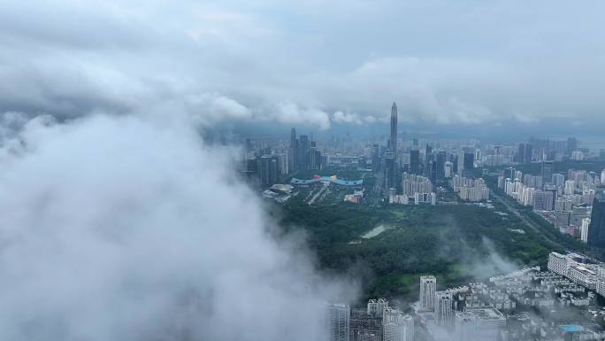 航拍深圳城市低空云海景观