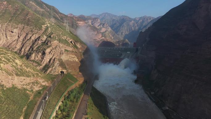 积石峡水电泄洪航拍