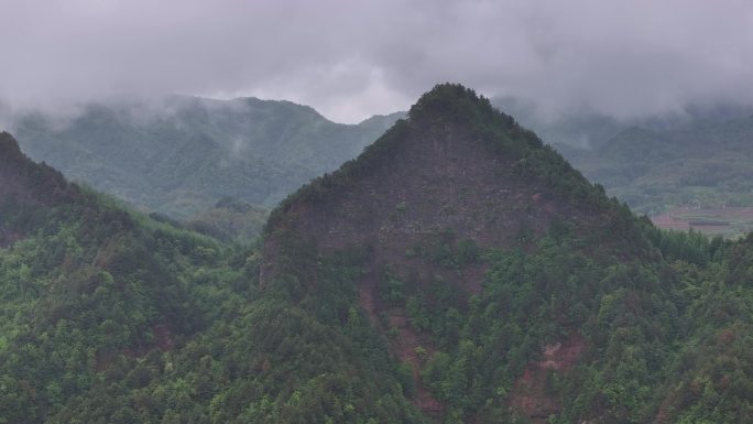 麦积山烟雨