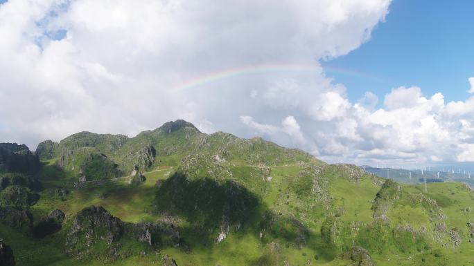 云南喀斯特石林上的彩虹