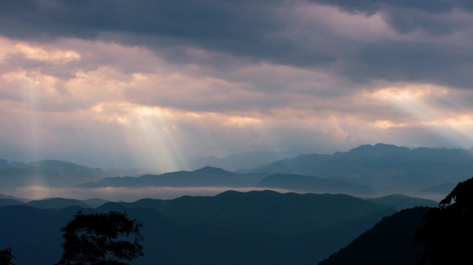 丁达尔 云南 自然  山峰