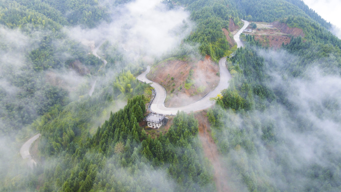 山间雨后云海翻涌航拍