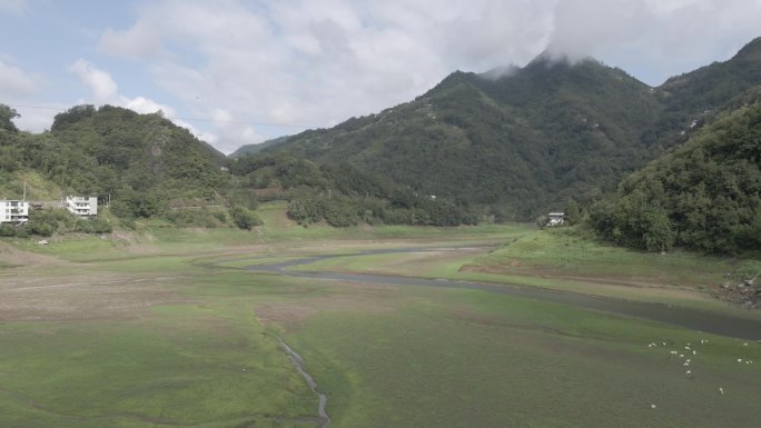 汉江支流 江边草地