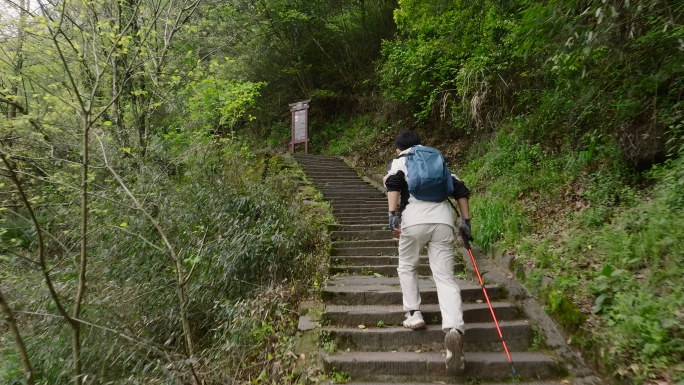 【4K】年轻人徒步登山 驴友爬山