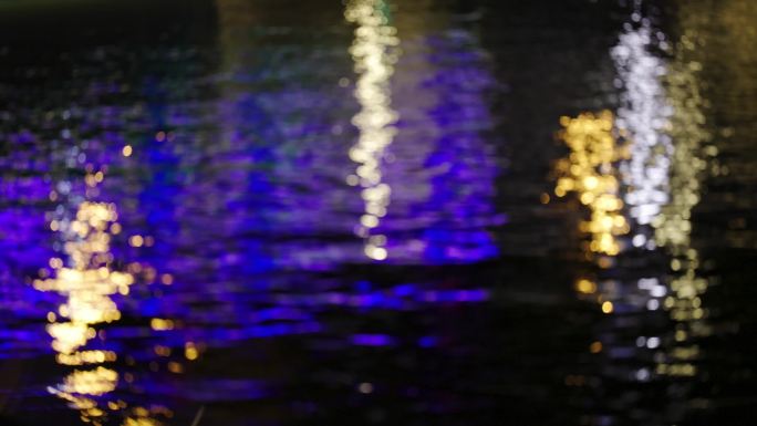 水面反射灯光波光粼粼虚化光斑