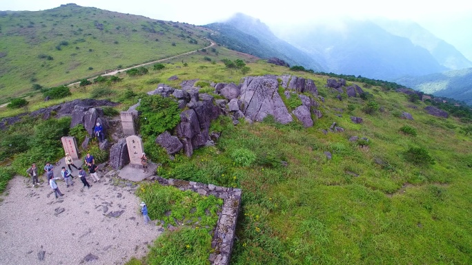 航拍武夷山黄岗山最高峰峡谷草甸森林云海