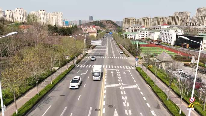 道路前方学校标识