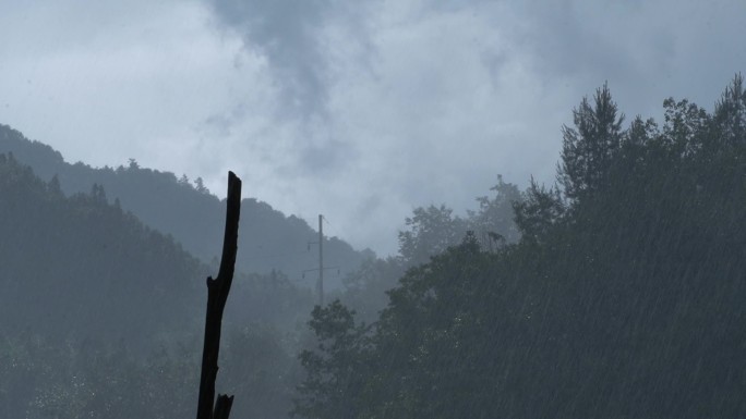 大雨将至，巴山深处 陕南 自然空镜