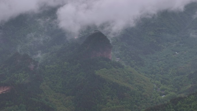 麦积山烟雨