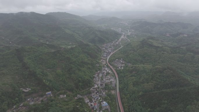 麦积山烟雨