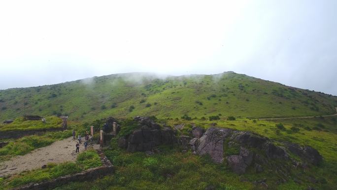 航拍武夷山黄岗山最高峰峡谷草甸森林云海