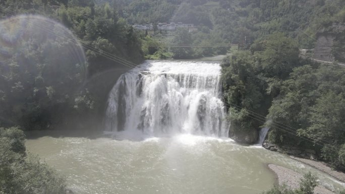 汉江支流瀑布玩水
