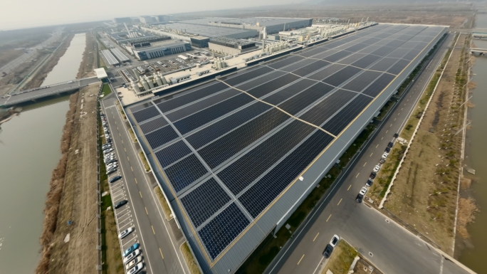 【4K】穿越机工厂太阳能屋顶光伏