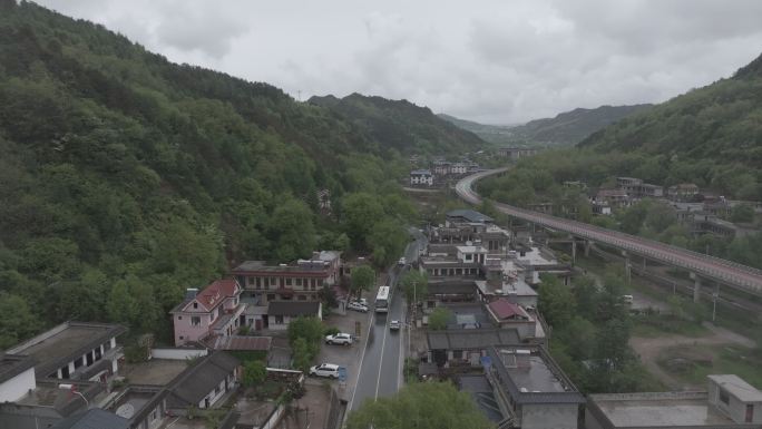 麦积山烟雨