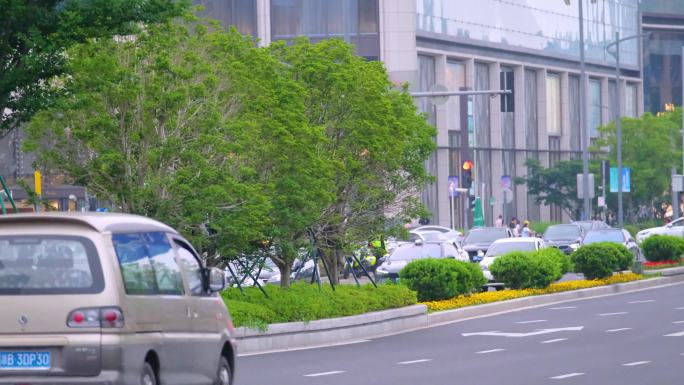 城市马路街道街头街景上班下班高峰期汽车车