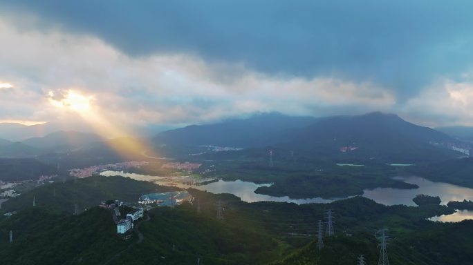 深圳水库求水山日出丁达尔光航拍