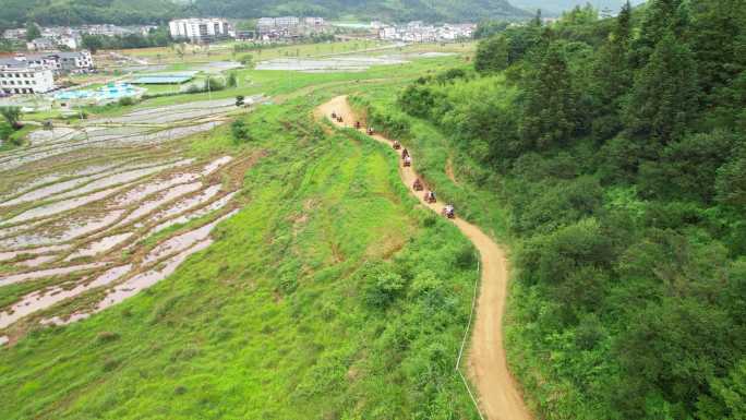 中国萍乡武功山度假村的山地越野车队