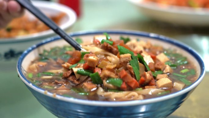 山西省临汾特色美食中式美食传统面食臊子面