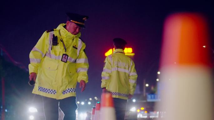 交通运输执法雨夜查车