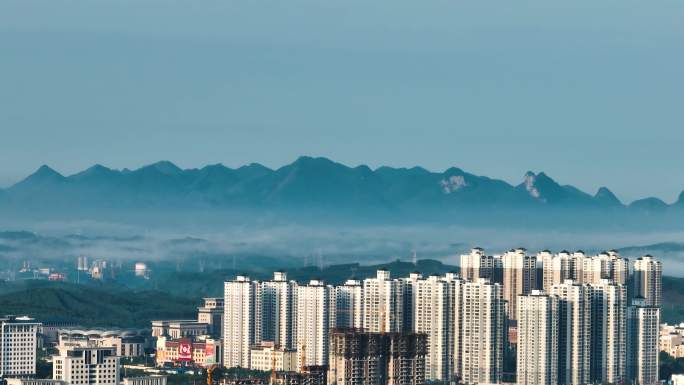 城市与山 烟雾