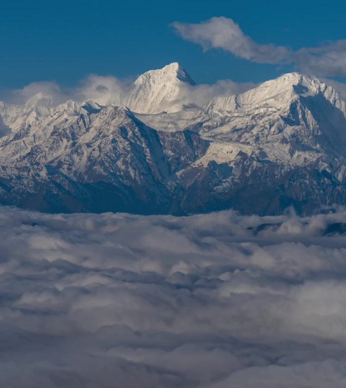 四川雅安牛背山云海云瀑贡嘎雪山高空延时