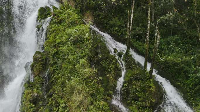瀑布流水溪流森林大自然水资源水滴